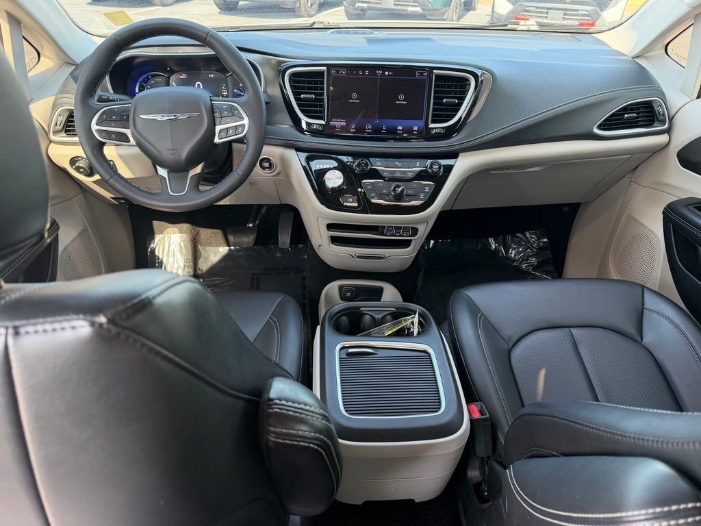 Used 2023 White Chrysler Touring L image 34