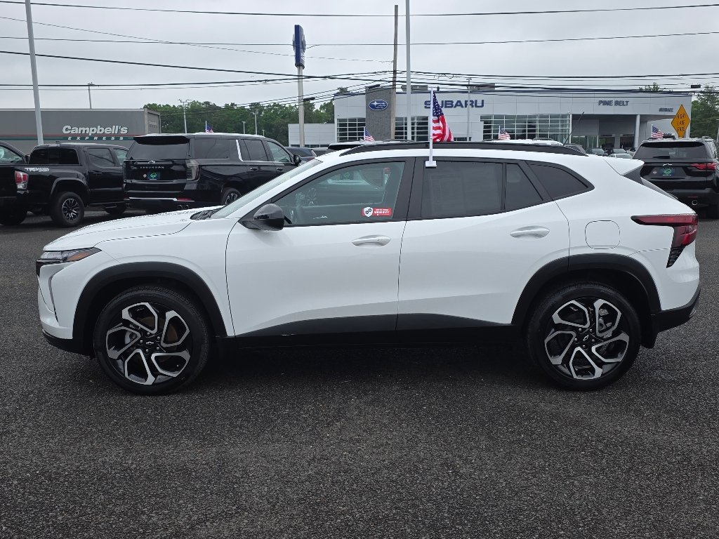 Used 2025 Summit White Chevrolet 2RS image 12