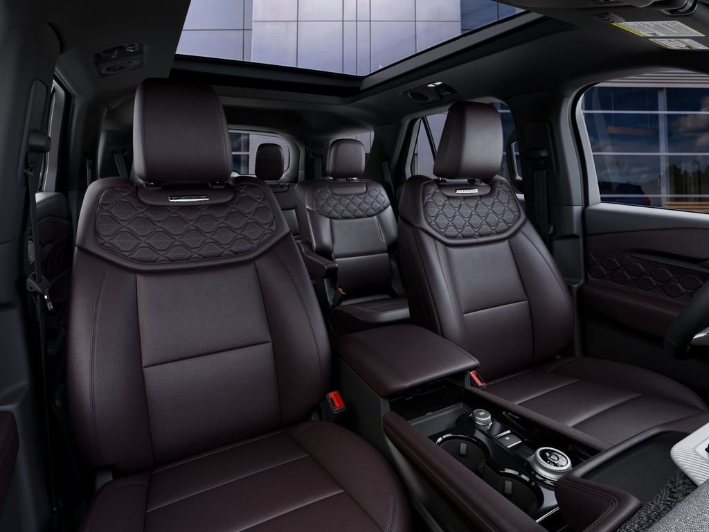 New 2027 Star White Metallic Tri-Coat Ford Platinum™ image 13