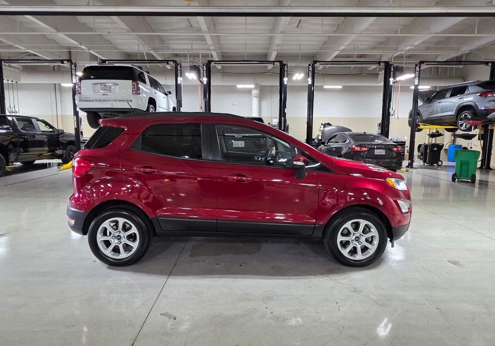 Used 2018 Ruby Red Metallic Ford SE image 8
