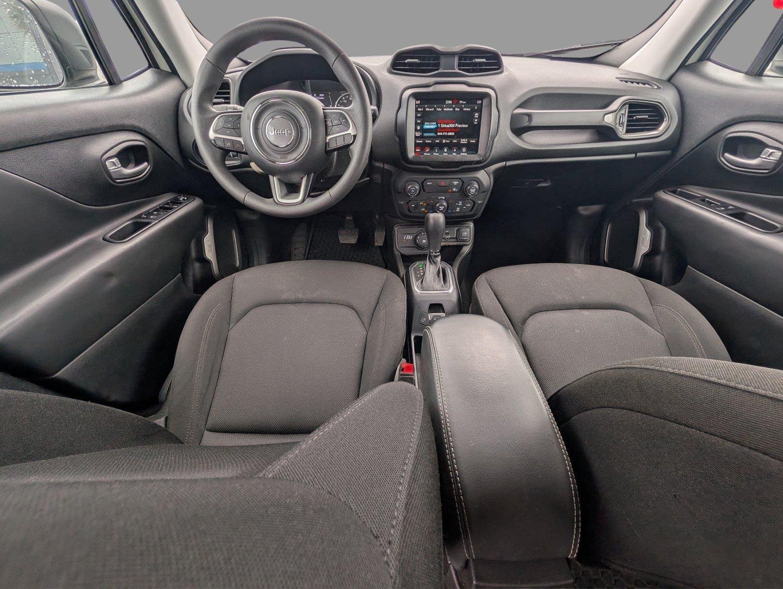 Used 2023 Alpine White Clearcoat Jeep Latitude image 29