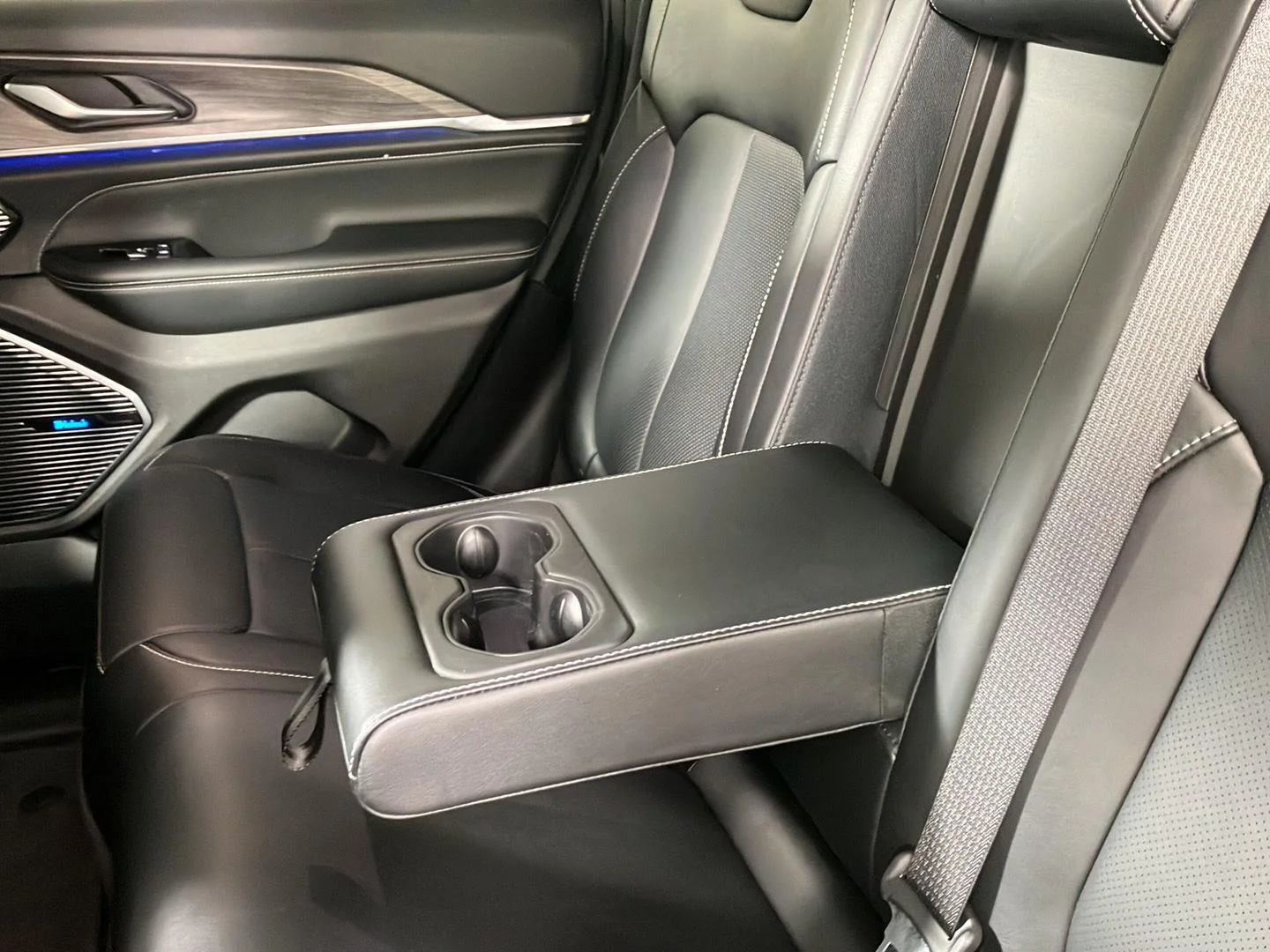 Used 2022 Bright White Clearcoat Jeep Overland image 25