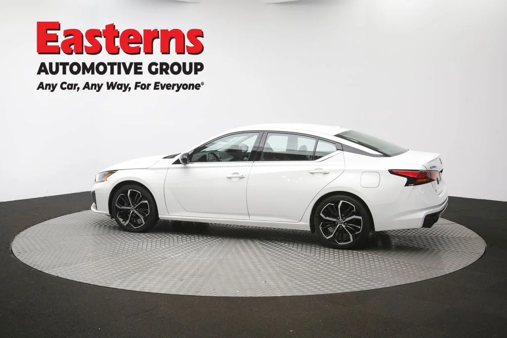 Used 2024 White Nissan 2.5 SR image 61