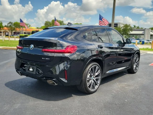 Used 2022 Black BMW xDrive30i image 4