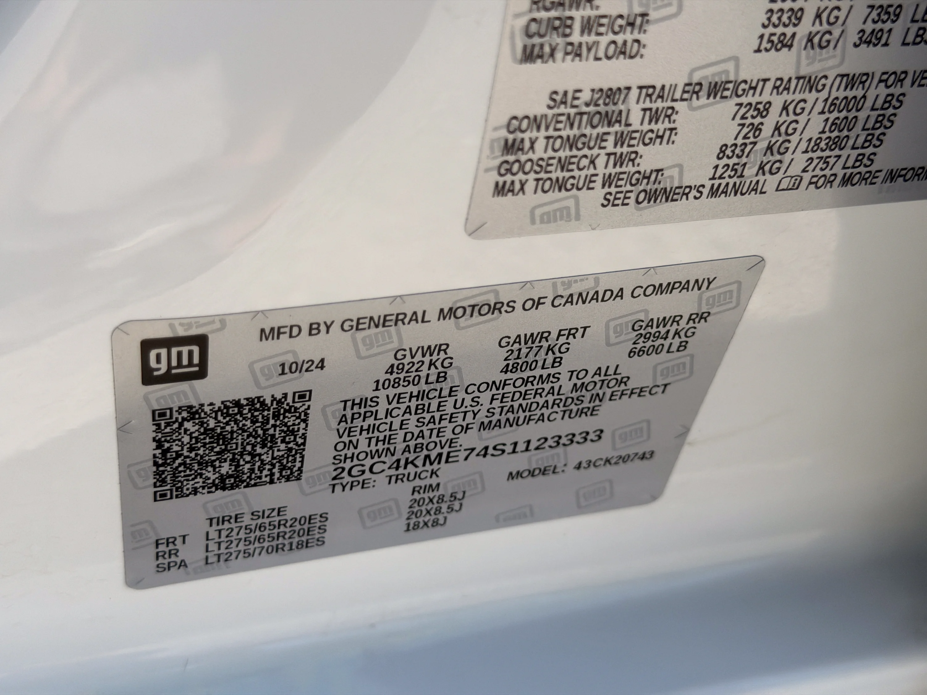 Used 2025 Summit White Chevrolet Custom image 38
