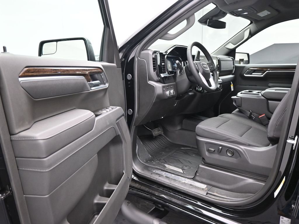 New 2026 Onyx Black GMC Elevation image 9