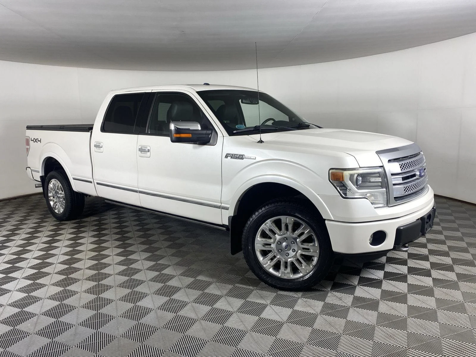 Used 2014 White Platinum Metallic Tri-Coat Ford  image 11