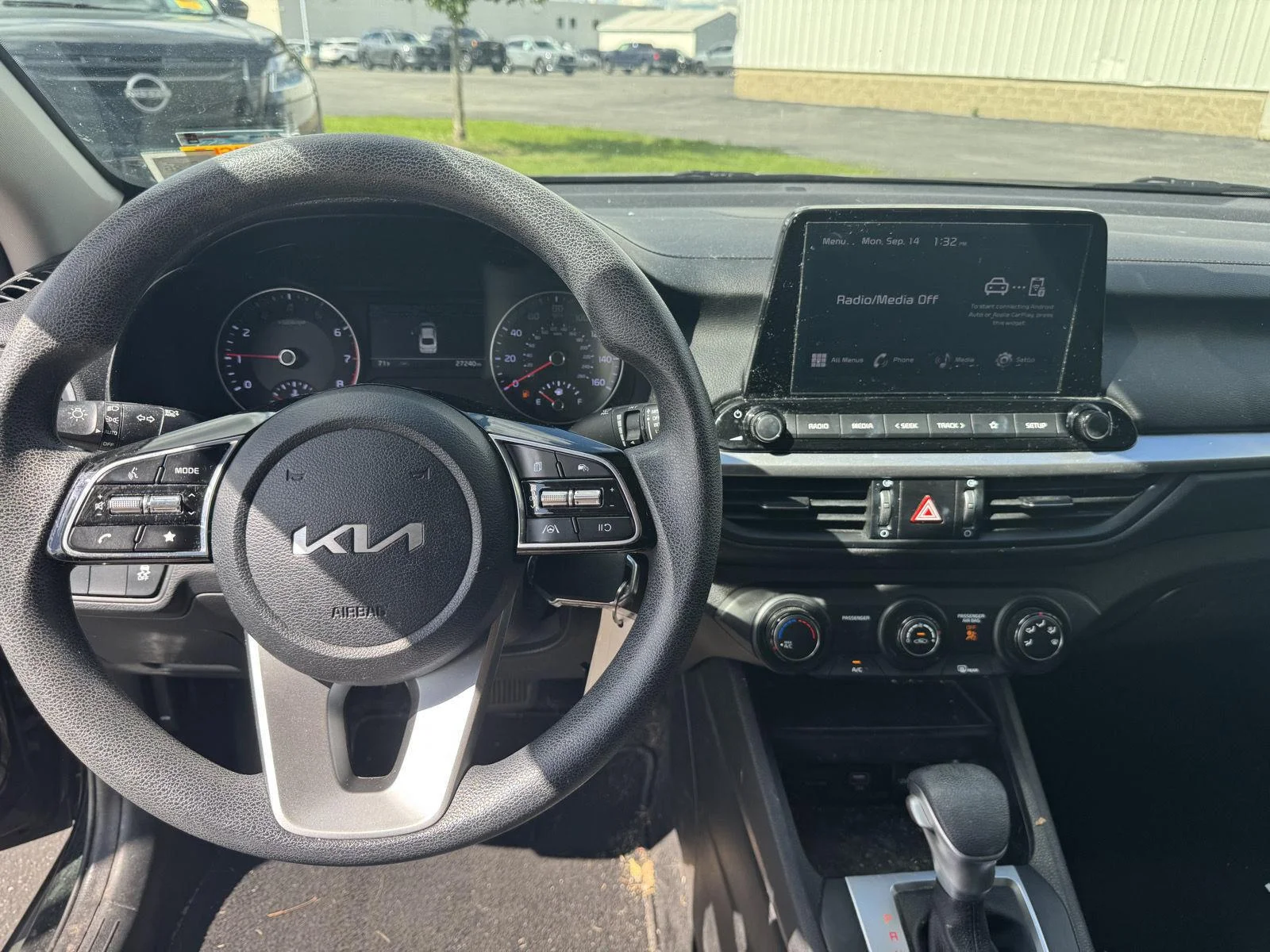 Used 2023 Aurora Black Pearl Kia LXS image 4