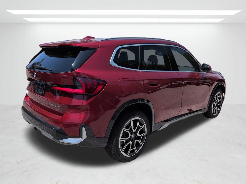 New 2026 Vegas Red Metallic BMW xDrive28i image 4