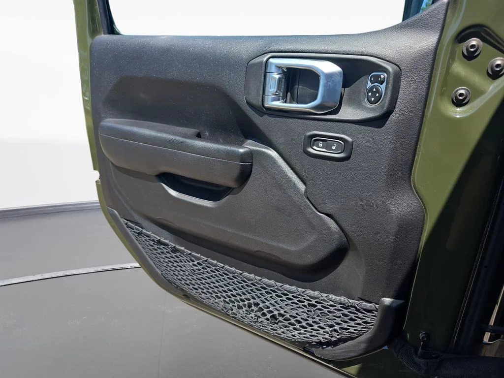 Used 2023 Green Jeep Willys image 25