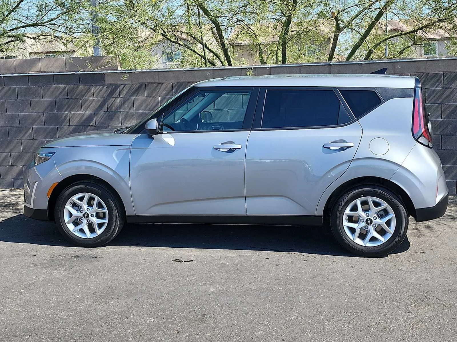 Used 2025 Steel Gray Kia LX image 5