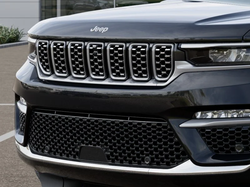 New 2025 Diamond Black Crystal Pearl-Coat Exterior Paint Jeep Summit Reserve image 41