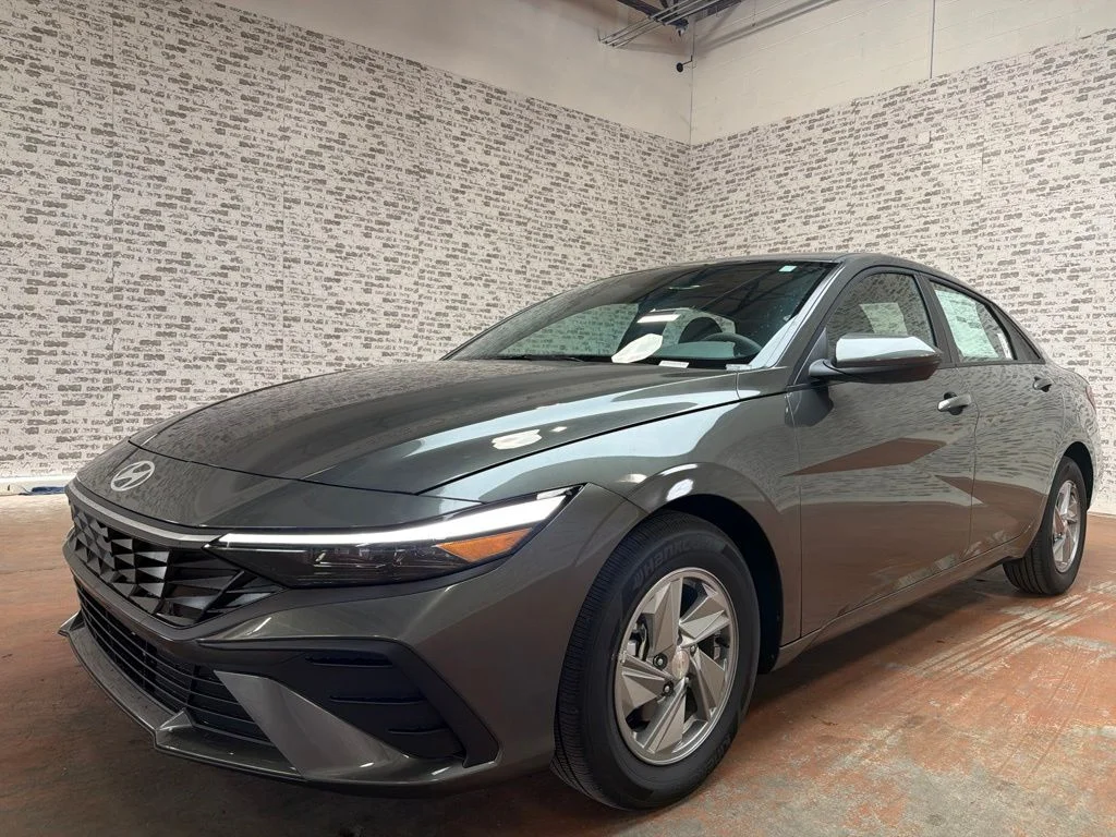 New 2026 Amazon Gray Hyundai SE image 3