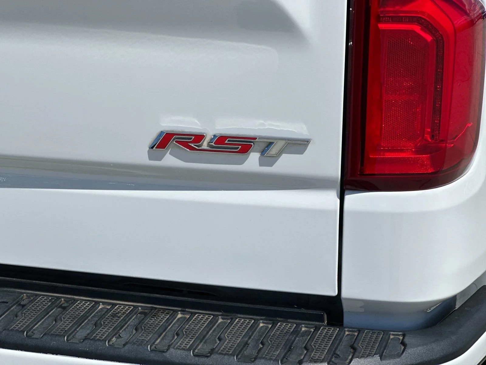 Used 2022 Summit White Chevrolet RST image 27