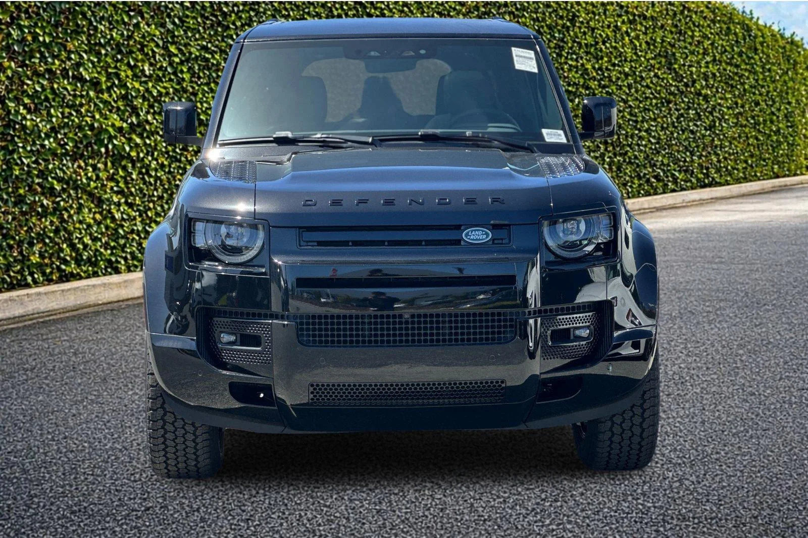 New 2024 Santorini Black Land Rover X-Dynamic SE image 9