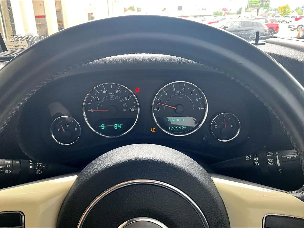 Used 2015 White Jeep Unlimited Sport image 20