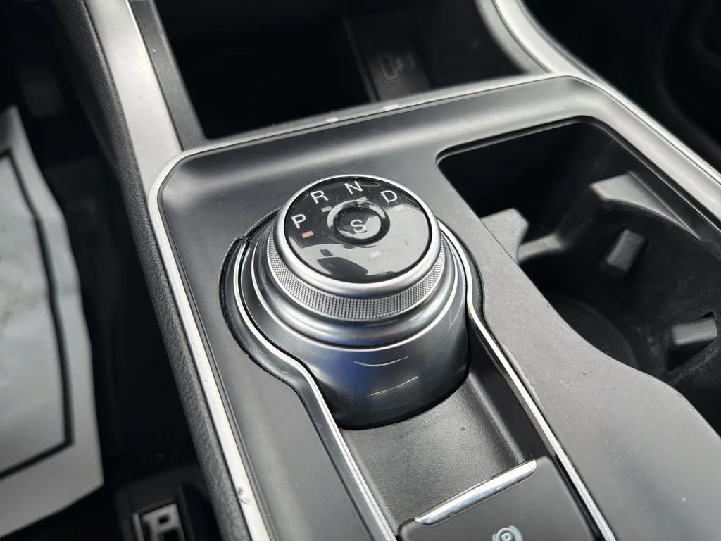 Used 2022 Gray Ford SE image 19