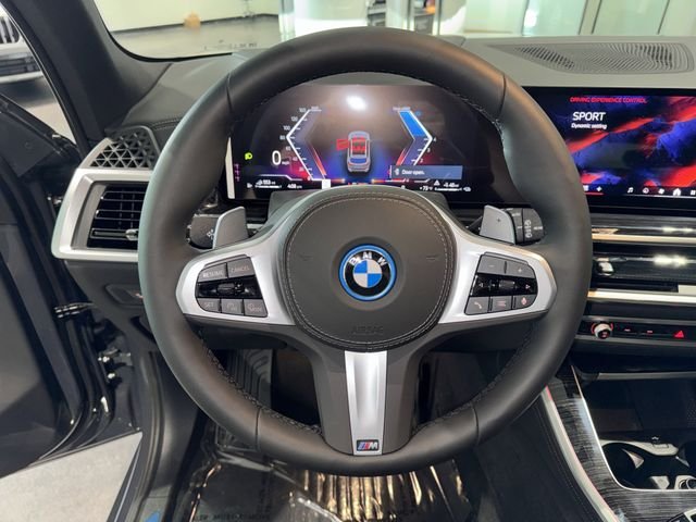 New 2026 Dravit Grey Metallic BMW xDrive50e image 16