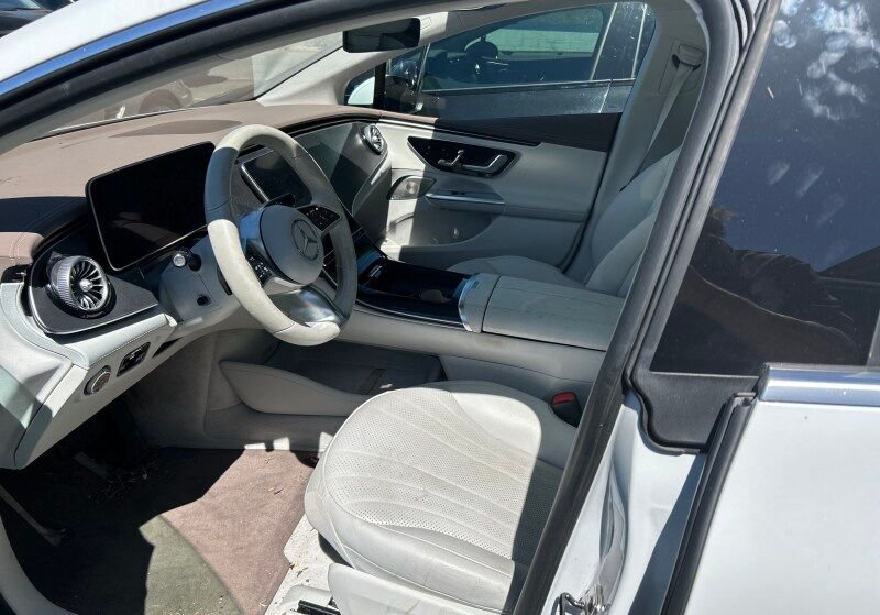 Certified Used 2023 White/off-white Mercedes-Benz 500 Sedan image 2