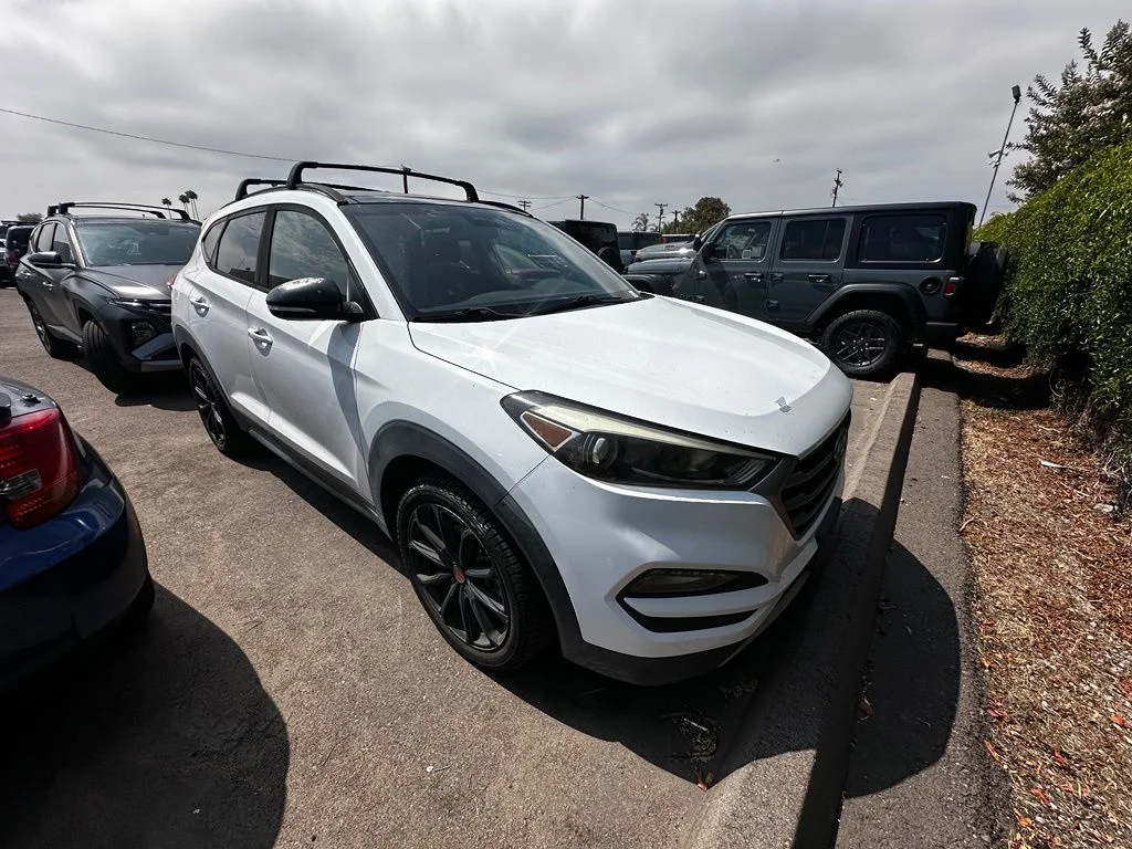 Used 2017 White Hyundai Night image 7