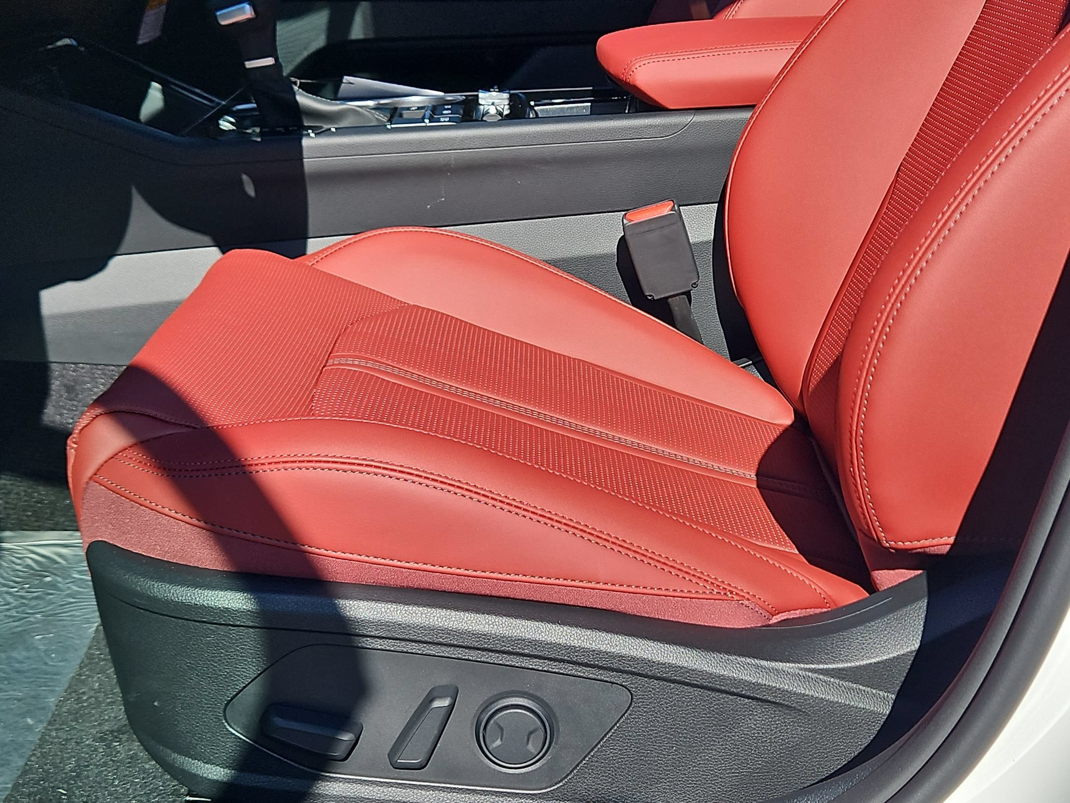 New 2026 Snow White Pearl Kia GT-Line image 18