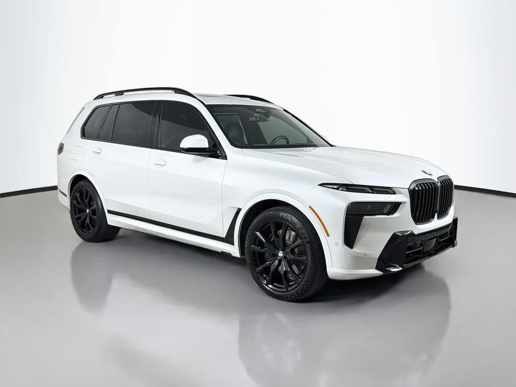 Used 2025 White BMW xDrive40i image 3