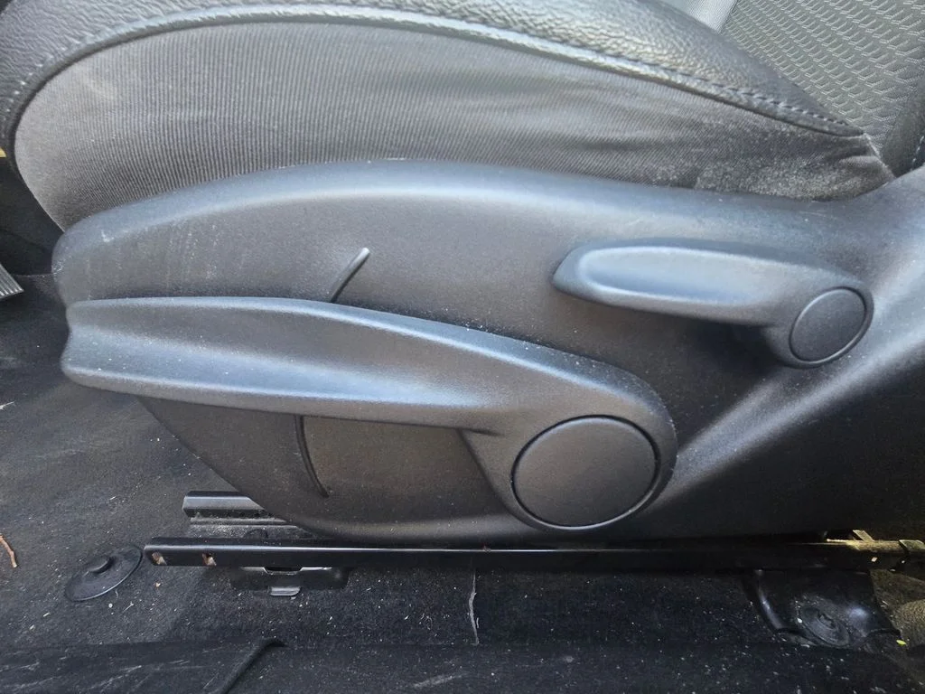 Used 2024 White Jeep Latitude image 15