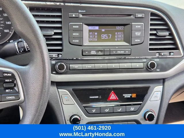 Used 2018 Quartz White Pearl Hyundai SE image 22