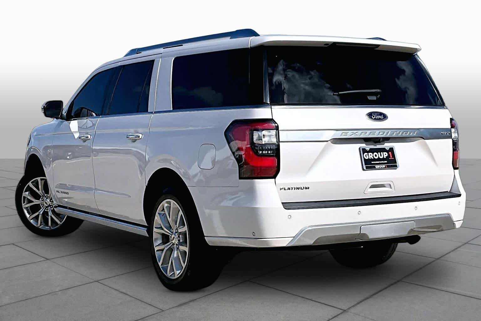 Used 2019 White Platinum Metallic Tri-Coat Ford Platinum image 12