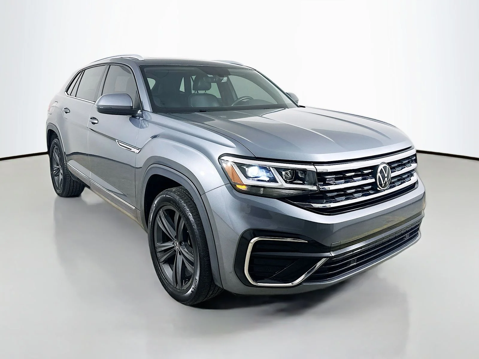 Used 2020 Gray Volkswagen  image 3