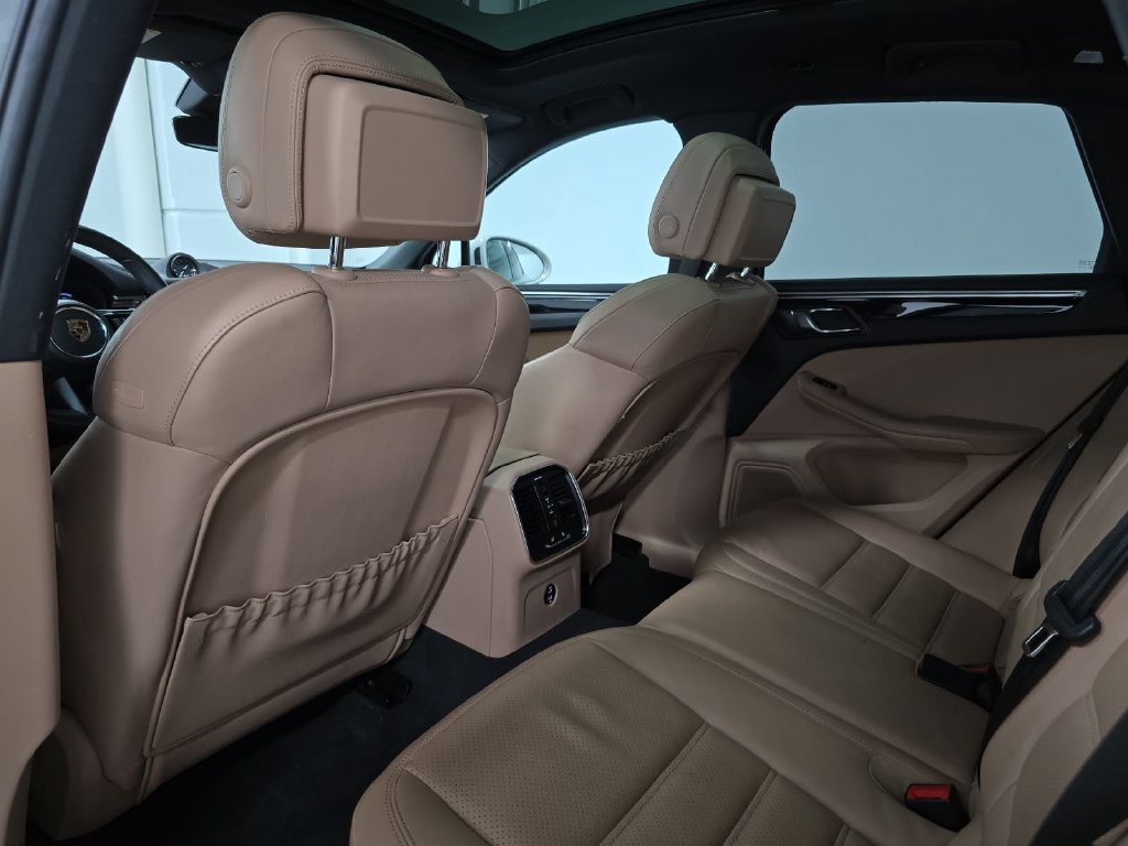 Certified Used 2023  Porsche  image 27