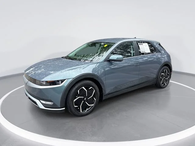 Used 2024 Green Hyundai SEL image 1