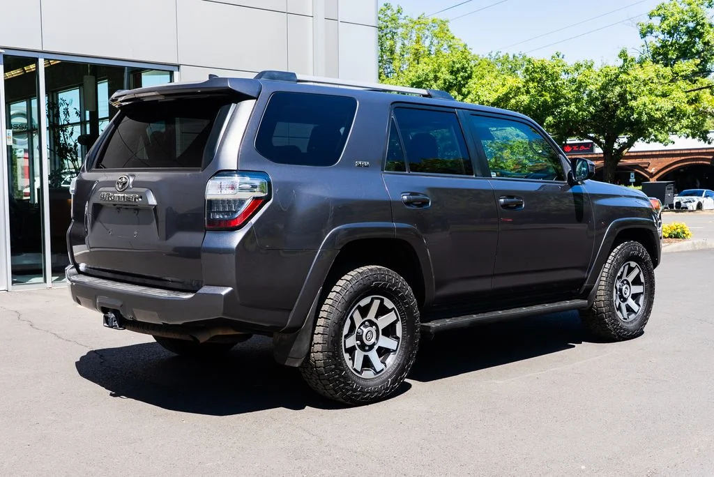 Used 2020 Gray Toyota SR5 image 6