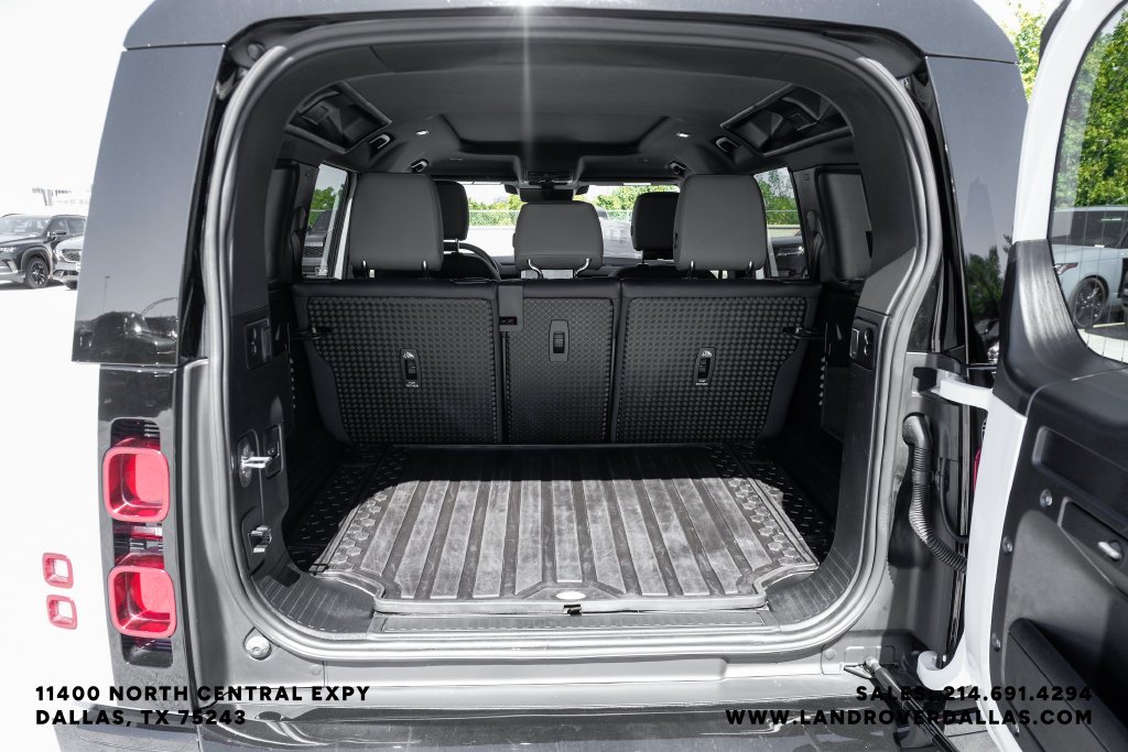 Used 2025 White Land Rover X-Dynamic SE image 60