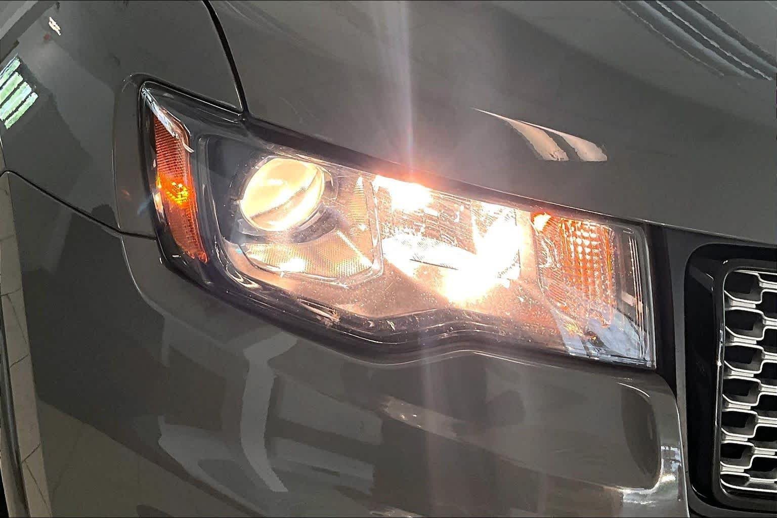 Used 2020 Sting-Gray Clearcoat Jeep Altitude image 26