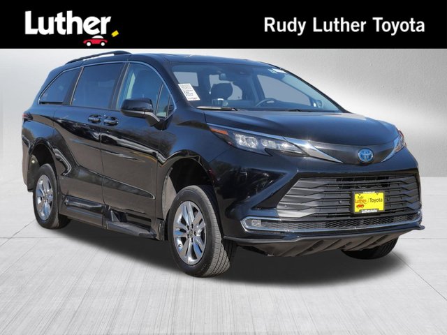 2024 Toyota Sienna XLE
