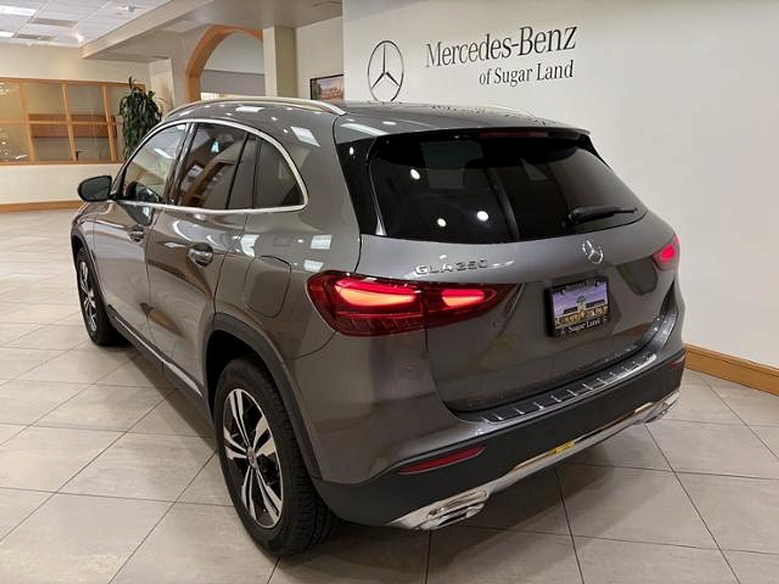 New 2026 Mountain Grey Metallic Mercedes-Benz 4MATIC® image 4
