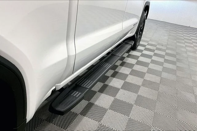 Used 2024 Summit White GMC Elevation image 42