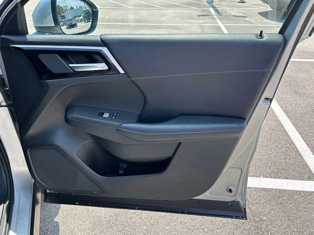 Used 2024 Silver Mitsubishi SE image 42