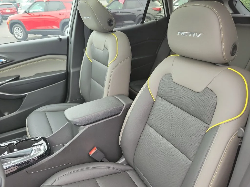 New 2026 Summit White Chevrolet ACTIV image 5
