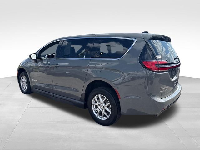 Used 2024 White Chrysler Touring image 3