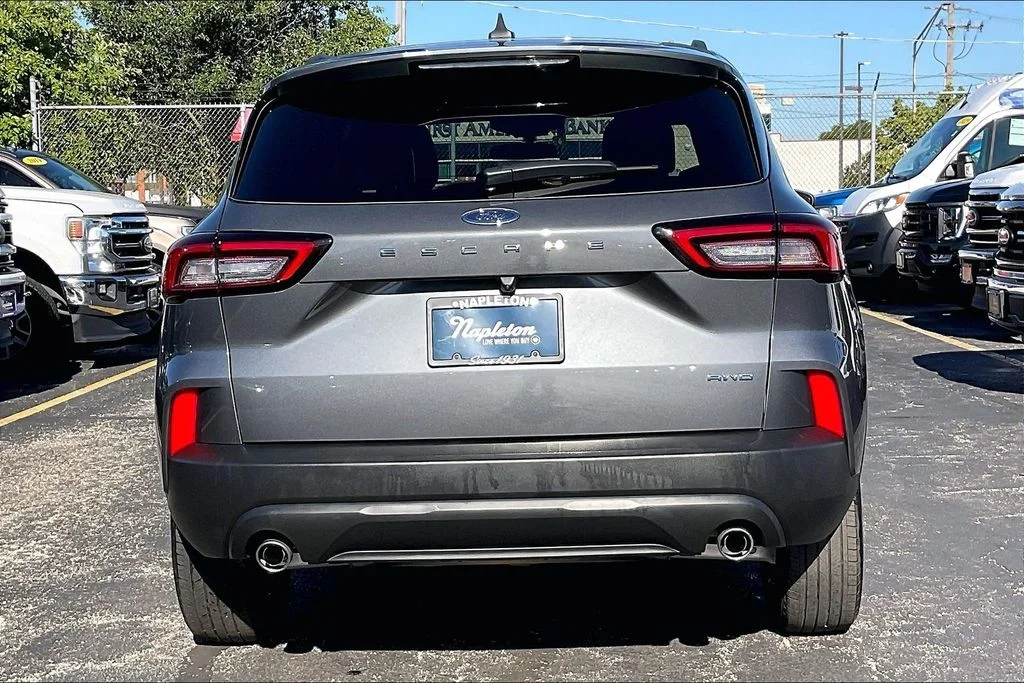 Used 2025 Gray Ford ST-Line image 3