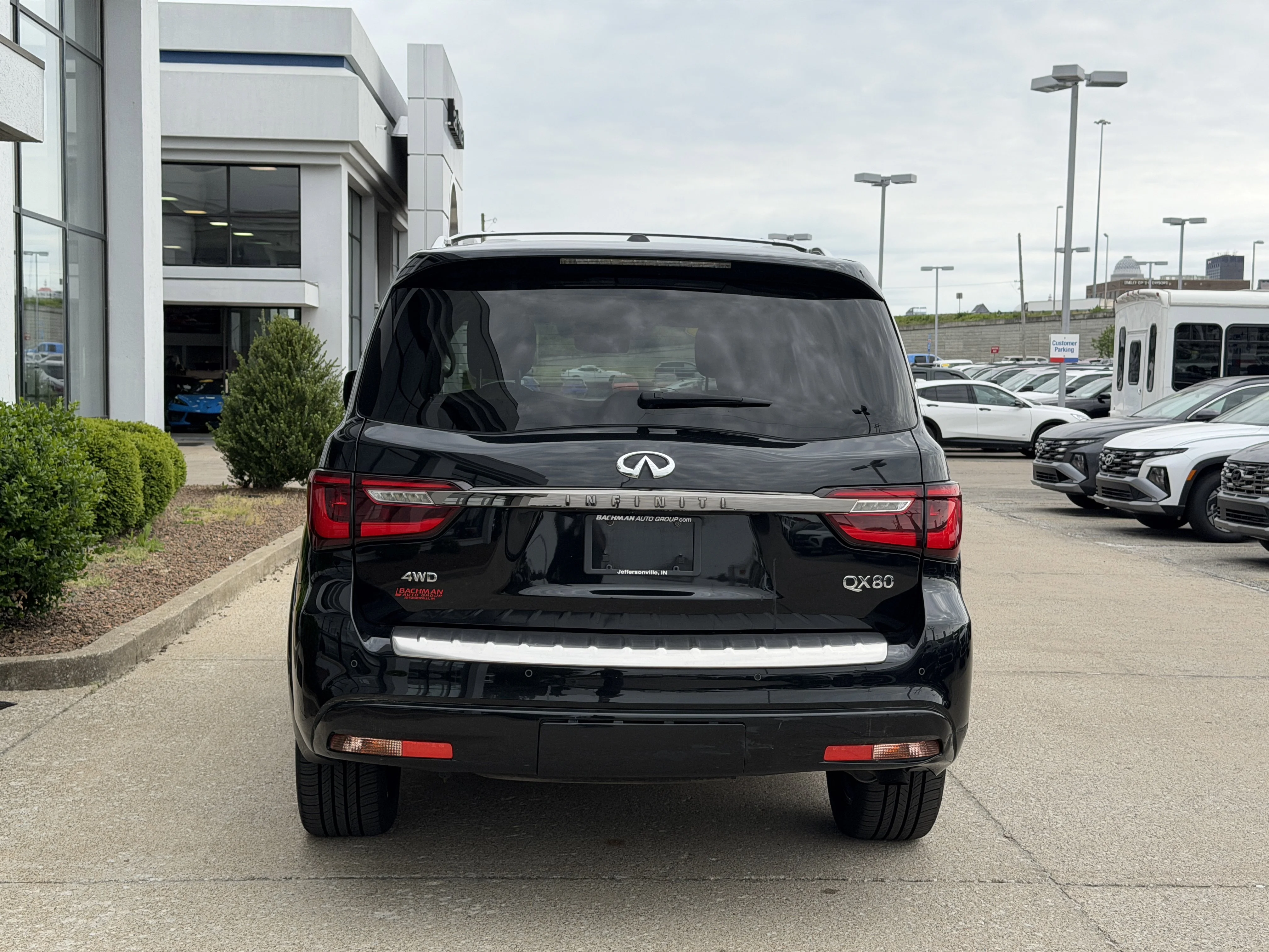 Used 2021 Mineral Black INFINITI Premium Select image 6