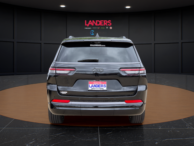 New 2026 Diamond Black Crystal Pearl-Coat Exterior Paint Jeep Limited image 2