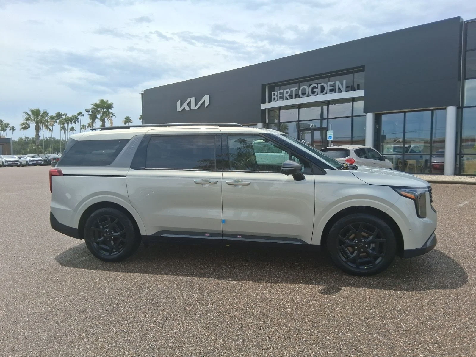 New 2026 White Kia SX image 3