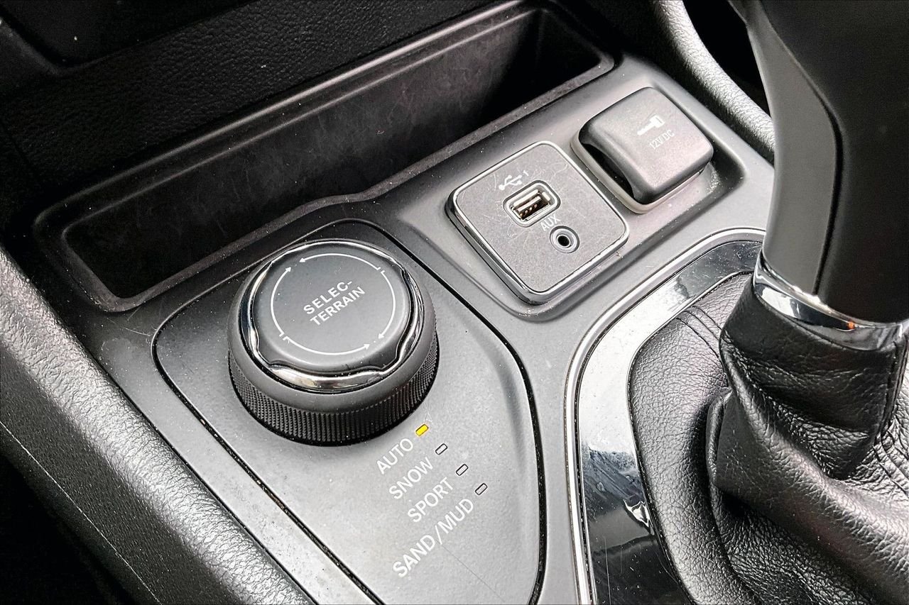 2023 Jeep Cherokee Altitude Lux - Photo 26