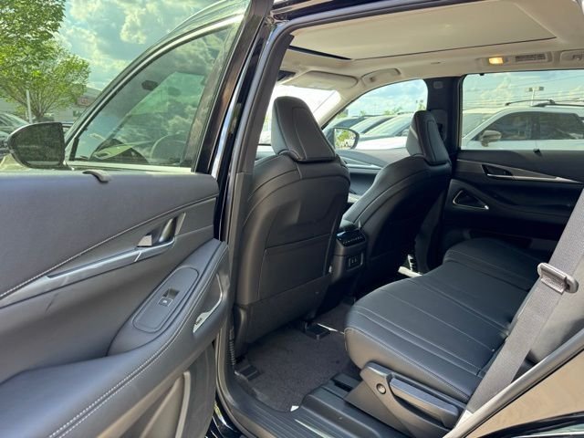 New 2026 MINERAL BLACK INFINITI Luxe FWD image 38