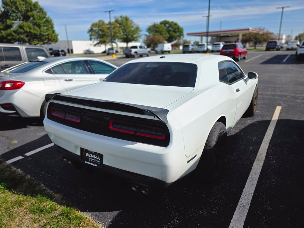 Used 2018 White Knuckle Clearcoat Dodge SXT image 4