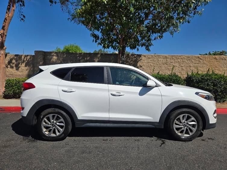 Used 2017 White Hyundai SE image 3