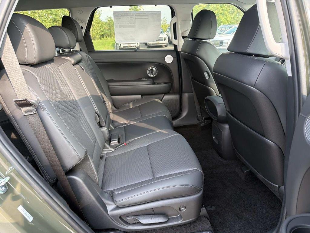 New 2026 Silver Hyundai SEL Premium AWD image 25